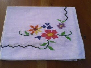 LAS COSAS CREATIVAS: SERVILLETAS BORDADAS EN PUNTO DE CRUZ